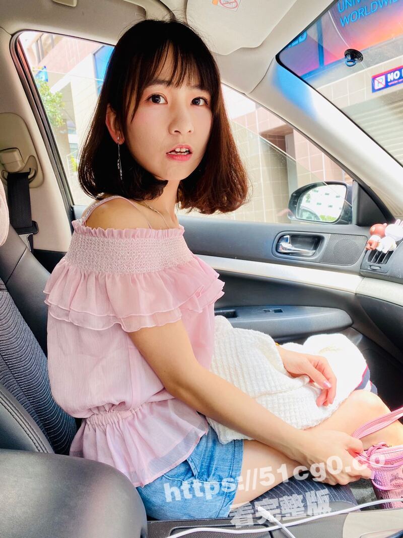 台北艺术学院大眼睛可爱学妹 张晓涵 给男友口爆后入 第一视角镜头怒拍粉嫩小穴！
