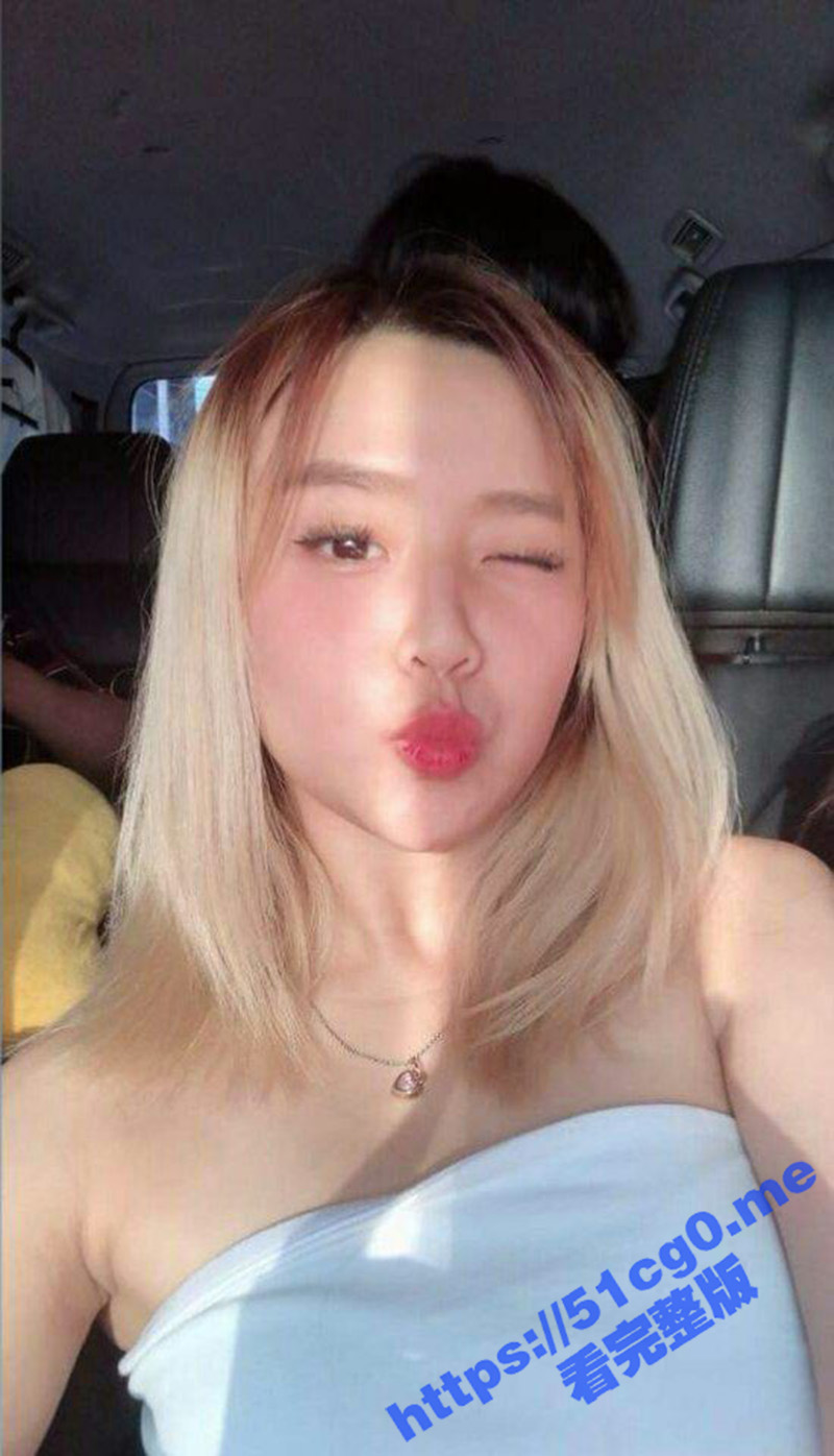 金发嫩妹被冒牌导演忽悠面试 主动掰开鲍鱼自揉自嗨检查私处 表情到位 骚的一批！
