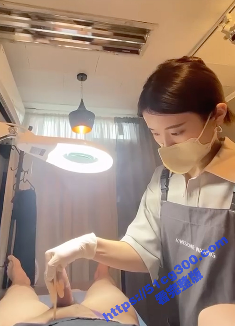 精品自拍 医院除毛 原版高清 不行除完毛之后给他打手枪吧 我看他都硬的受不了啦