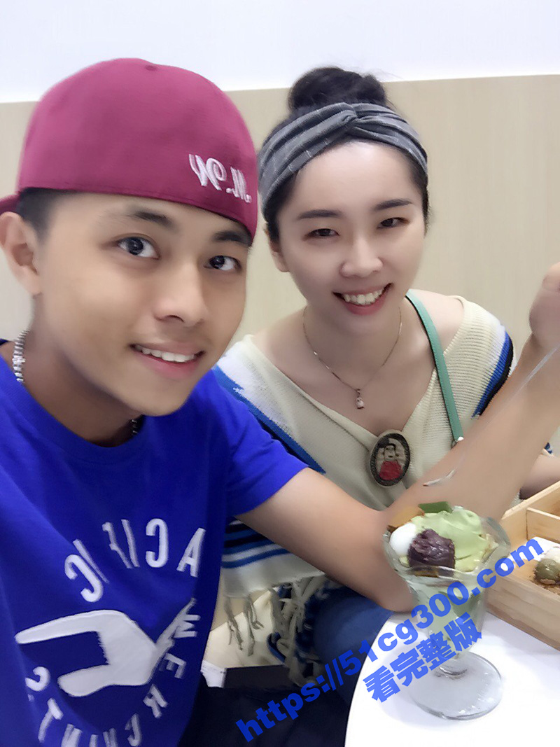在台湾 读书留学的 阿章哥 交到可爱反差台妹女友啪啪私拍留念流出