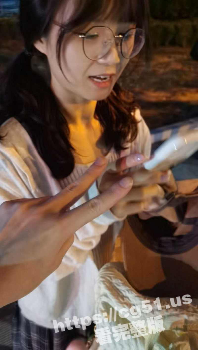 云南邵通 已婚少妇 刘益佳 职业是药房配药师 经常网上约炮～最刺激的是新婚不就还与前男友玩花活！