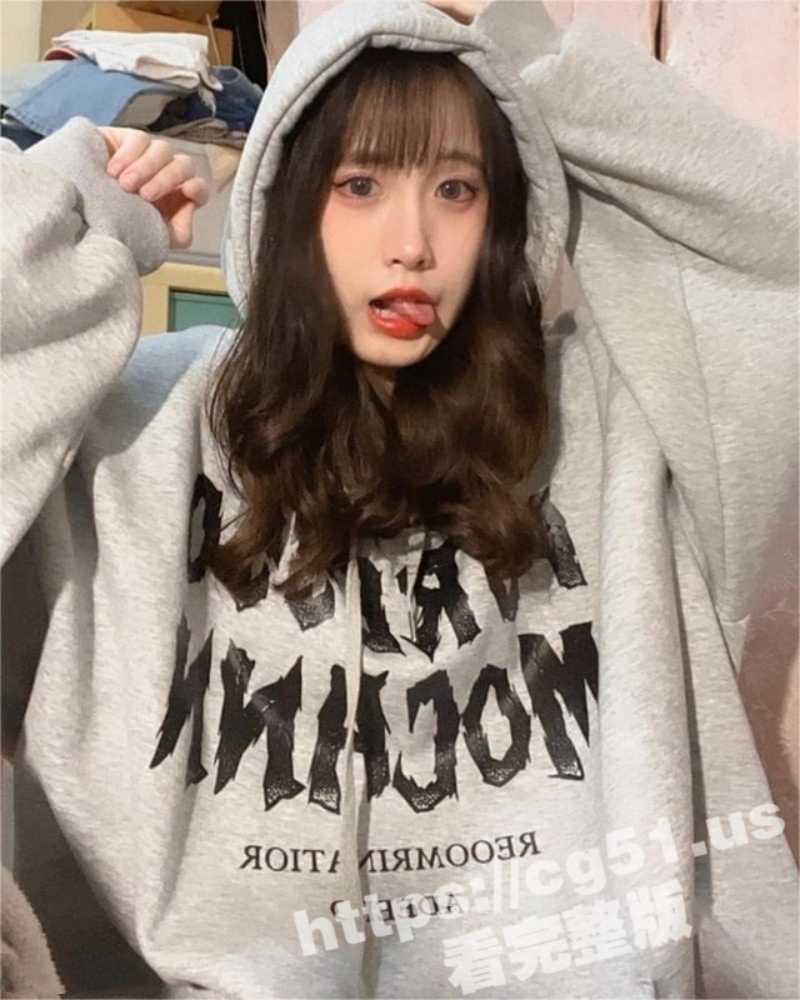 台湾国立台南大学反差淫荡学妹 杨潇潇 与男友激情四射的不雅视频！完美露脸口爆颜射被曝光