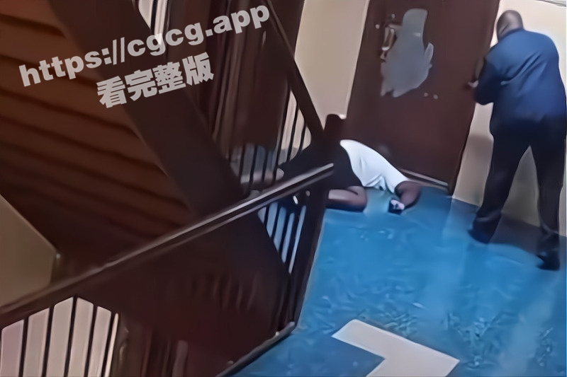 够狠！近日美国纽约一对父子与邻居因为噪音问题发生纠纷 争执时惨遭到枪杀！