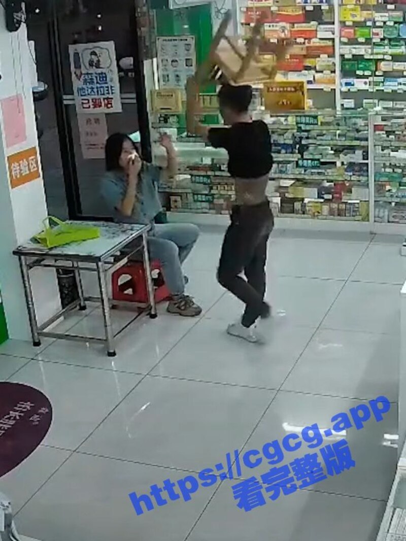 这样的人也配有女朋友？广西桂林恭城县 男子多次爆打女友致其受伤 在药店处理伤口还在打！