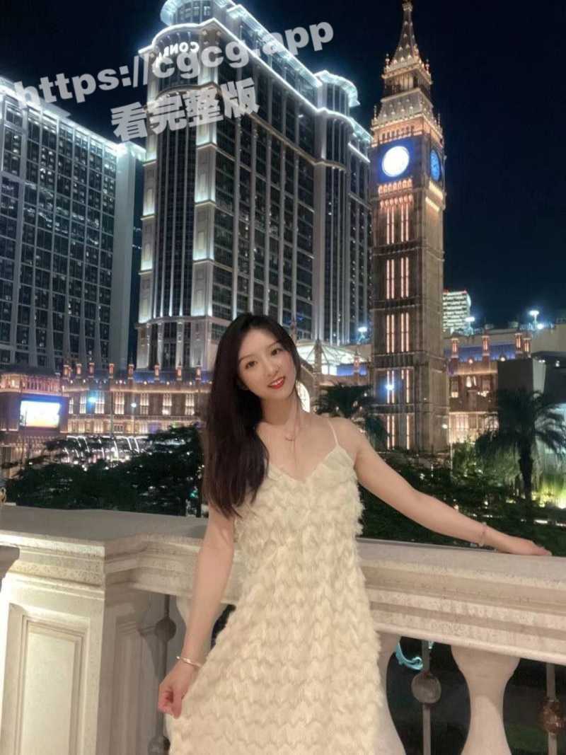 广州私房模特 蜜桃臀女神 小比同学 漂亮反差婊 带露脸口交和健身教练偷情视频流出！