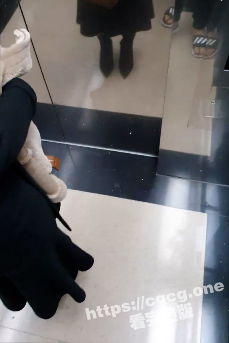 火爆全网约泡良达人 金先生 约战美乳高中学妹 赵X罗 金钱诱惑带到酒店 女上位无套内射！