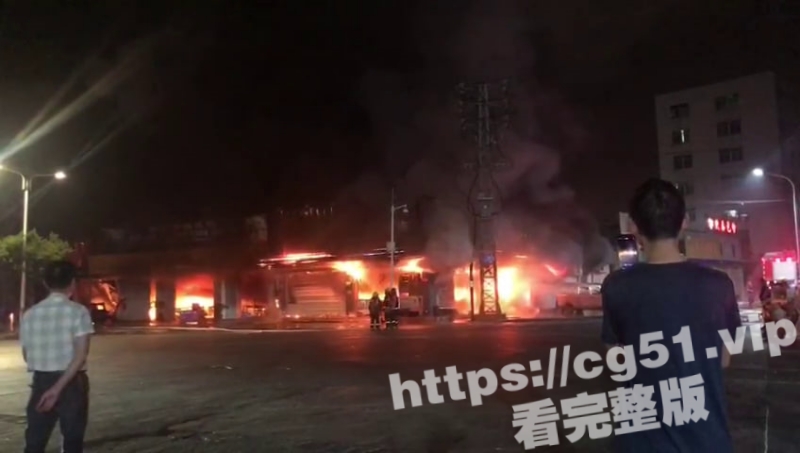 现代版火烧连营！汕头外砂迎宾北路重大火灾 10多家商铺连烧 火光冲天 希望人没事！