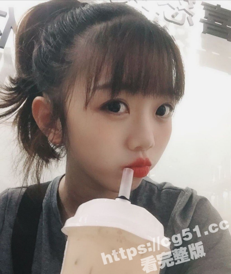 淫语天花板！反差女友NTR 小女友假装和网上男生卡炮 实际正在床上用小舌头狂舔男友的大屌