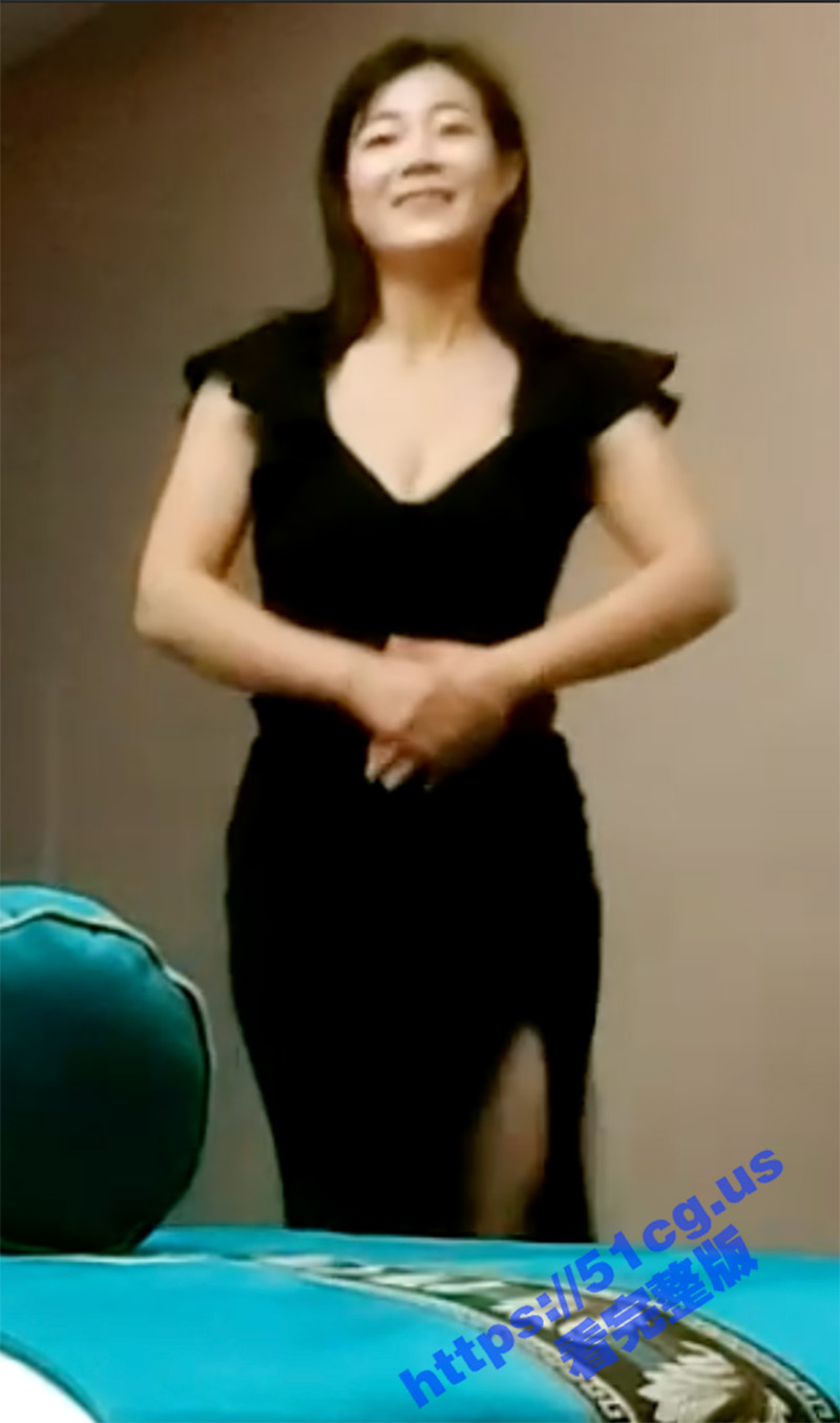 赵探花 会所头牌巨乳女技师 掏出大奶乳推舔背 搞舒服了开操张开双腿爆操