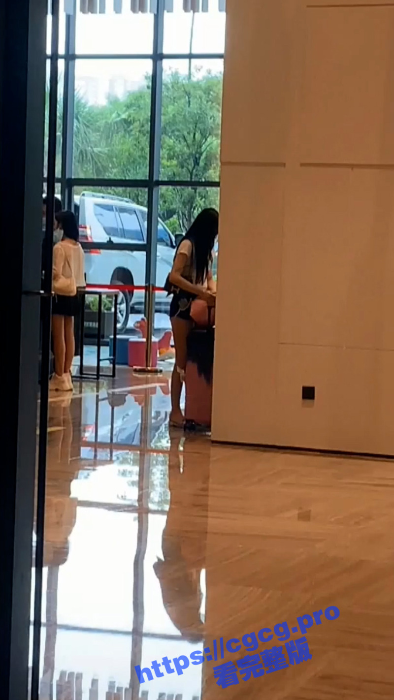 酒店约炮极品眼镜妹 戴眼镜是不是都反差 到房间无套内射 不断高潮不停抖动屁股