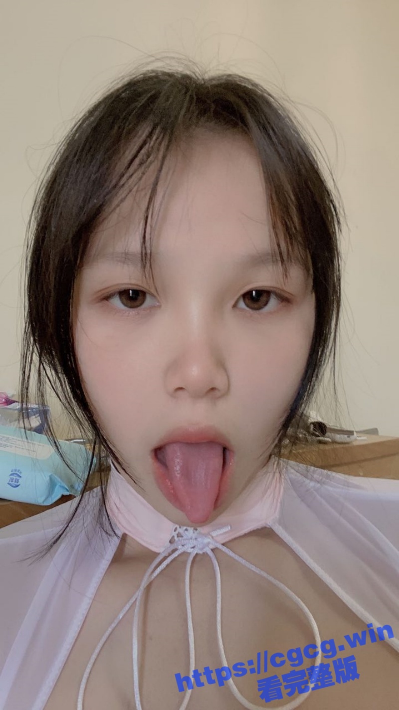 推特顶级巨乳网红 Kimheezkk 00后微胖淫荡小母狗角色扮演 调教制服啪啪 楼梯间玩具自慰！
