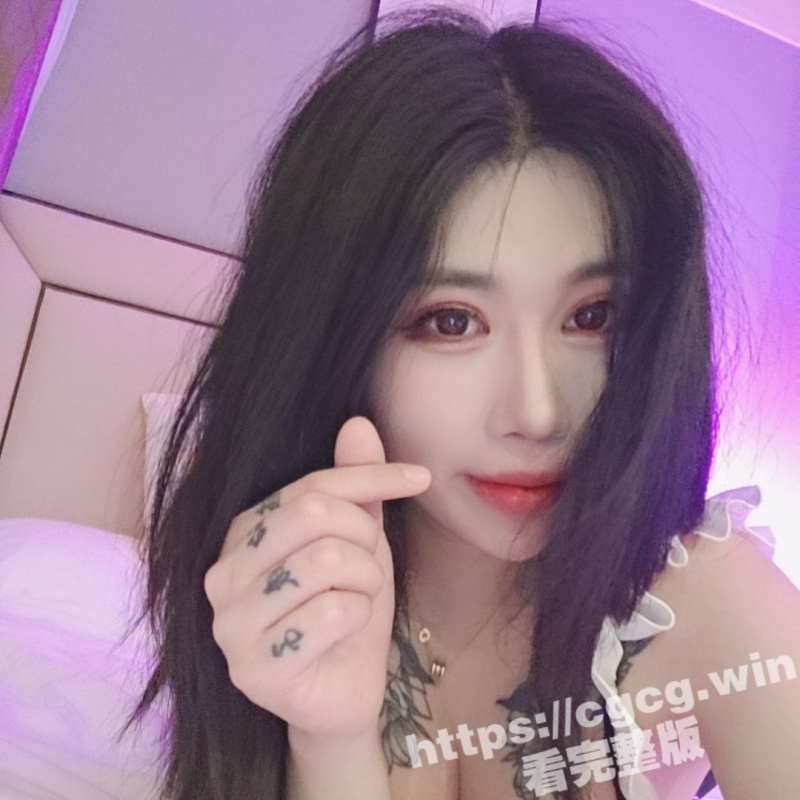 重庆著名楼凤 极品身材纹身妹 汐汐 私拍！露粉嫩三点 馒头穴黑丝诱惑私密照性爱视频！
