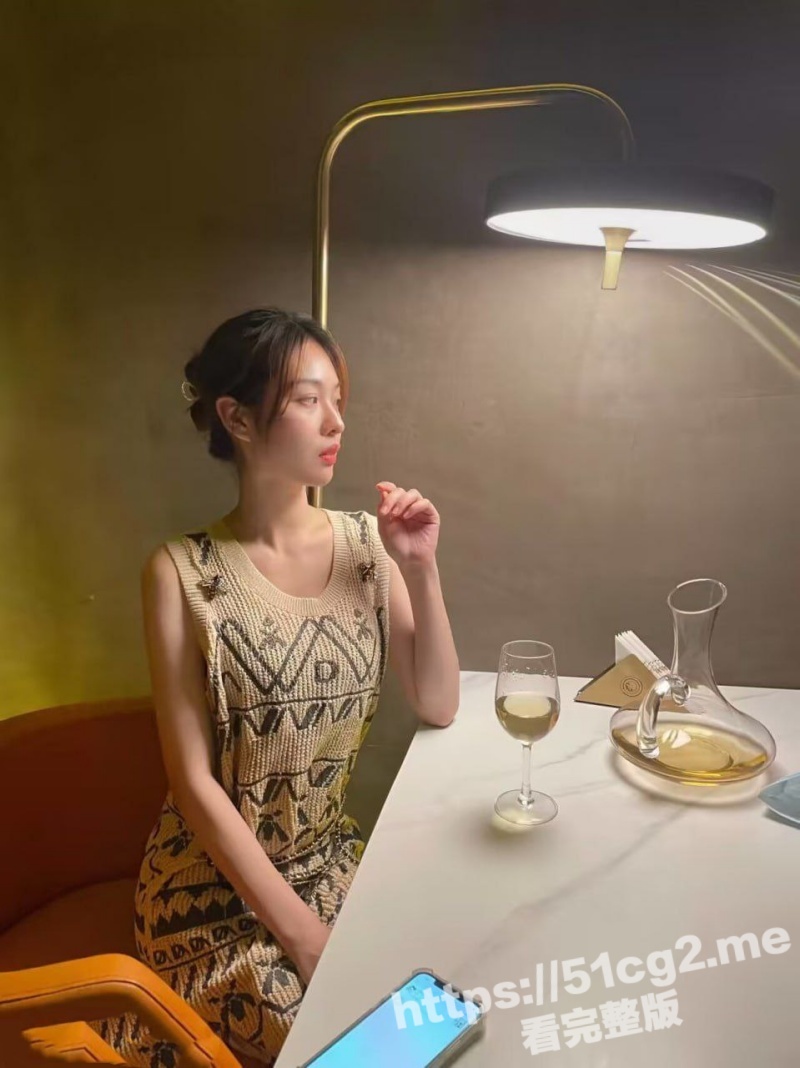 上海复旦大学经济学院 徐言心 高颜值极品反差婊 娇小身材巨猛吃鸡 反差感十足！