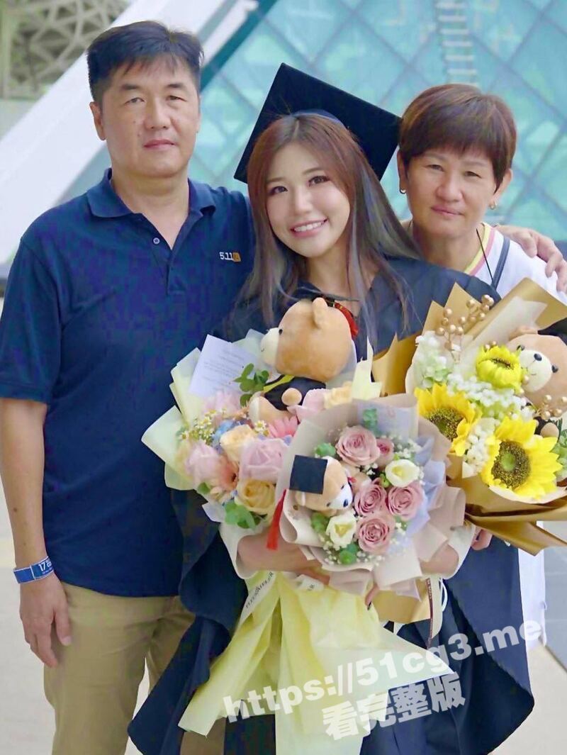 马来西亚 清纯巨乳网红 Puiyi肖佩儿 为其男友口爆吞精与无套插入做爱视频 泄密流出