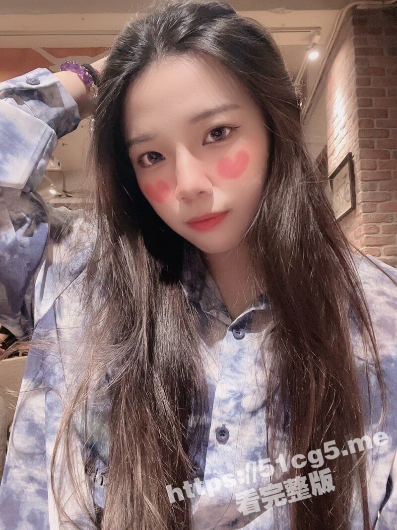 极品微胖婴儿肥的女神 私下竟然是男友的小母狗 为男友录制自慰揉弄巨乳自拍视频