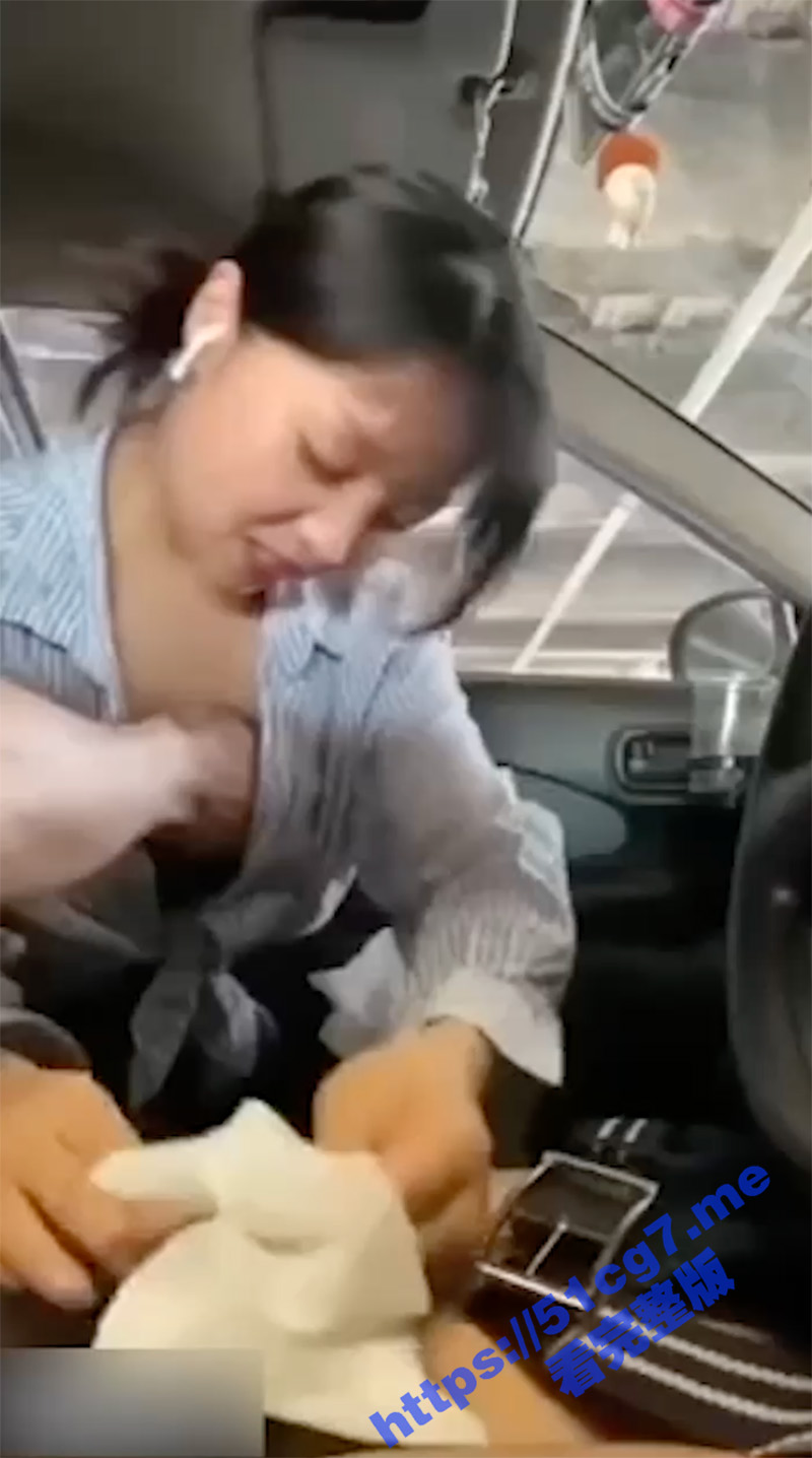 4s店的特殊服务！汽车销售看到有意向的异性顾客 就会以试乘试驾为由为顾客提供买一送一的优惠服务！