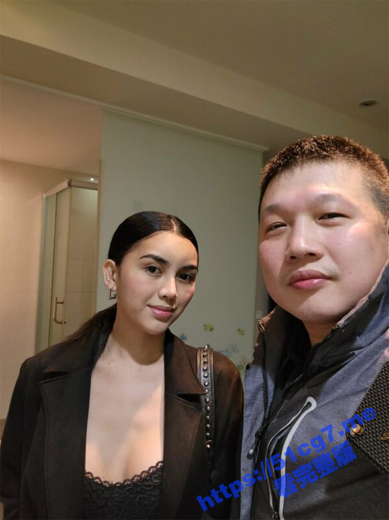 推特 台湾 健身肌肉帅哥 靠叫鸡拍摄视频贩卖赚钱的达人 辉哥 付费资源视频