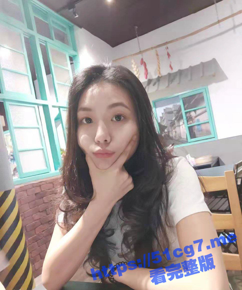 台湾一酒店流出 反差少妇偷情给老公戴绿帽 后入叫声很哇塞 超级反差！