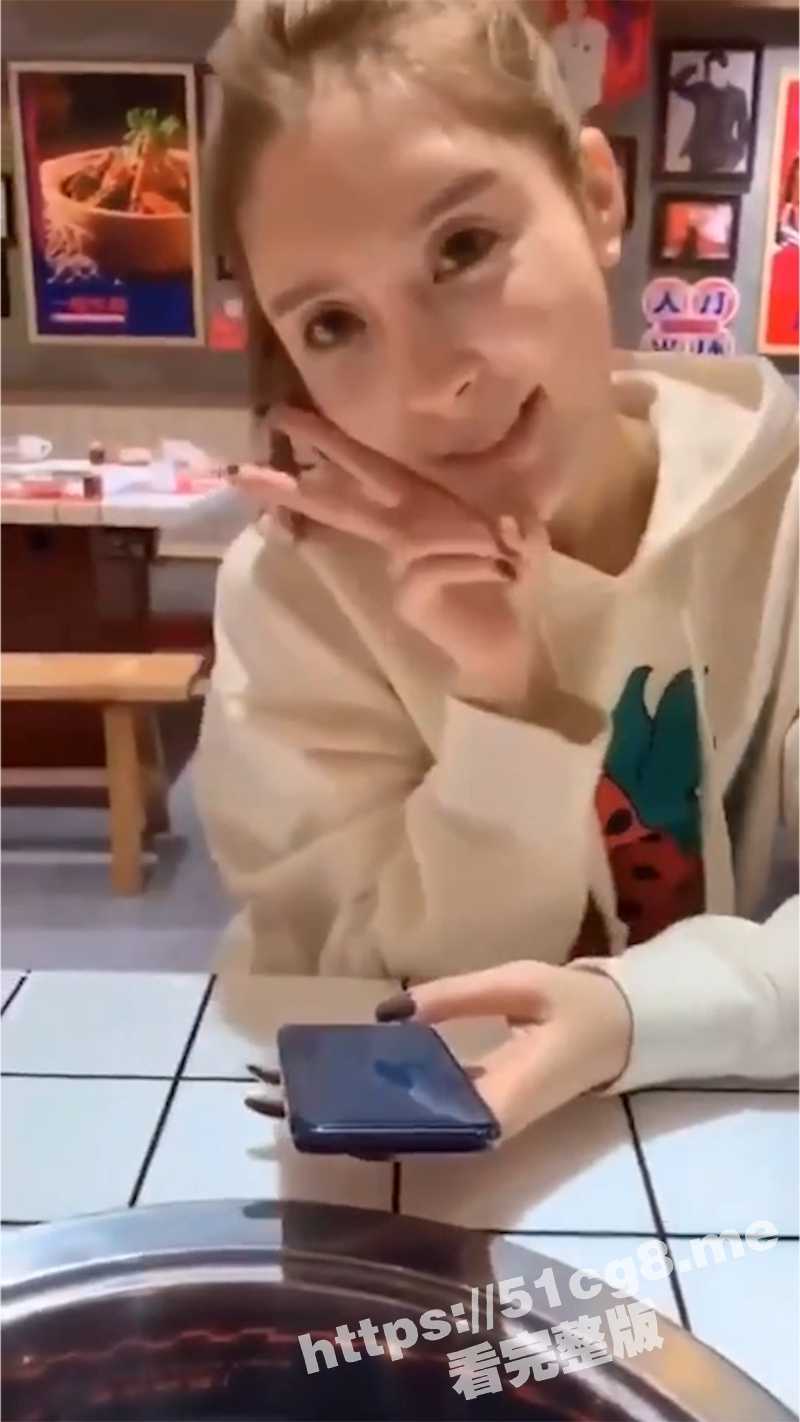 给你们看看我的老婆有多骚！