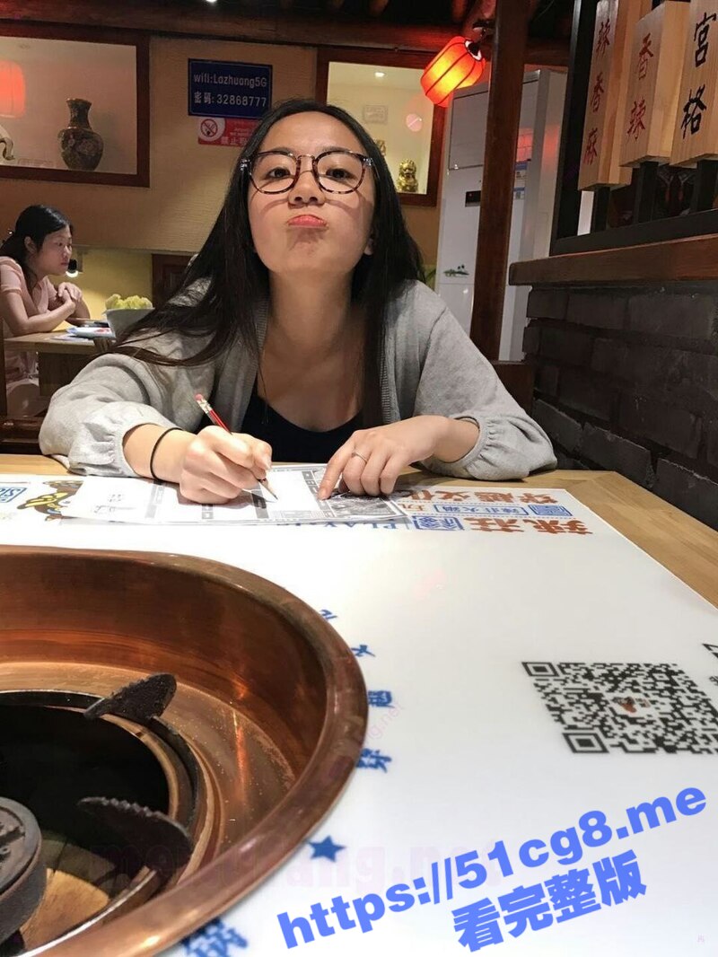 巨乳人妻 反差母狗 白天清纯四眼妹 晚上变身淫荡的SM母狗 任由主人凌辱玩弄