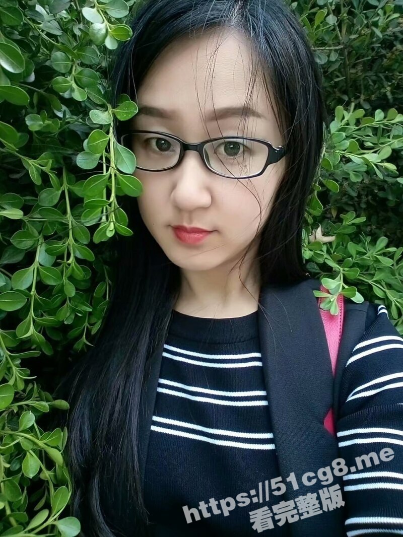 山东泰安 刘冉冉 调教极品反差眼镜母狗 穿上衣服看不出来如此骚 脱了衣服3P4P解锁各种性爱玩法