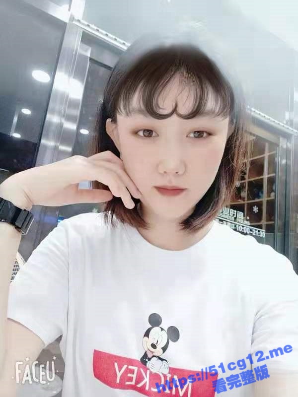湖南岳阳极品人妻反差婊 何蓉 偷情不敢把情人带回家 只能楼梯间过道自慰吃鸡啪啪