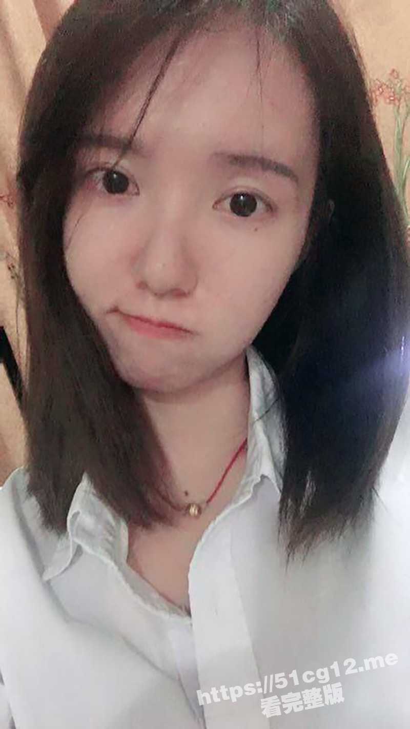 湖北黄冈极品白嫩少妇 一个人在家耐不住寂寞 用钢笔插自己的骚逼 自拍视频曝光！