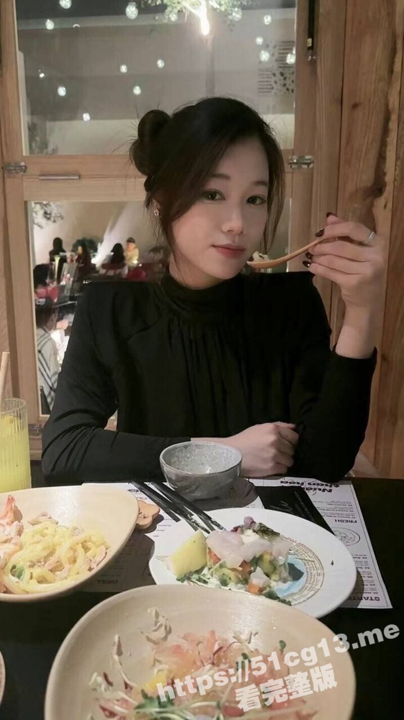 高颜值 极品高冷女神 私下竟然是反差婊 在酒店为炮友打飞机加口爆