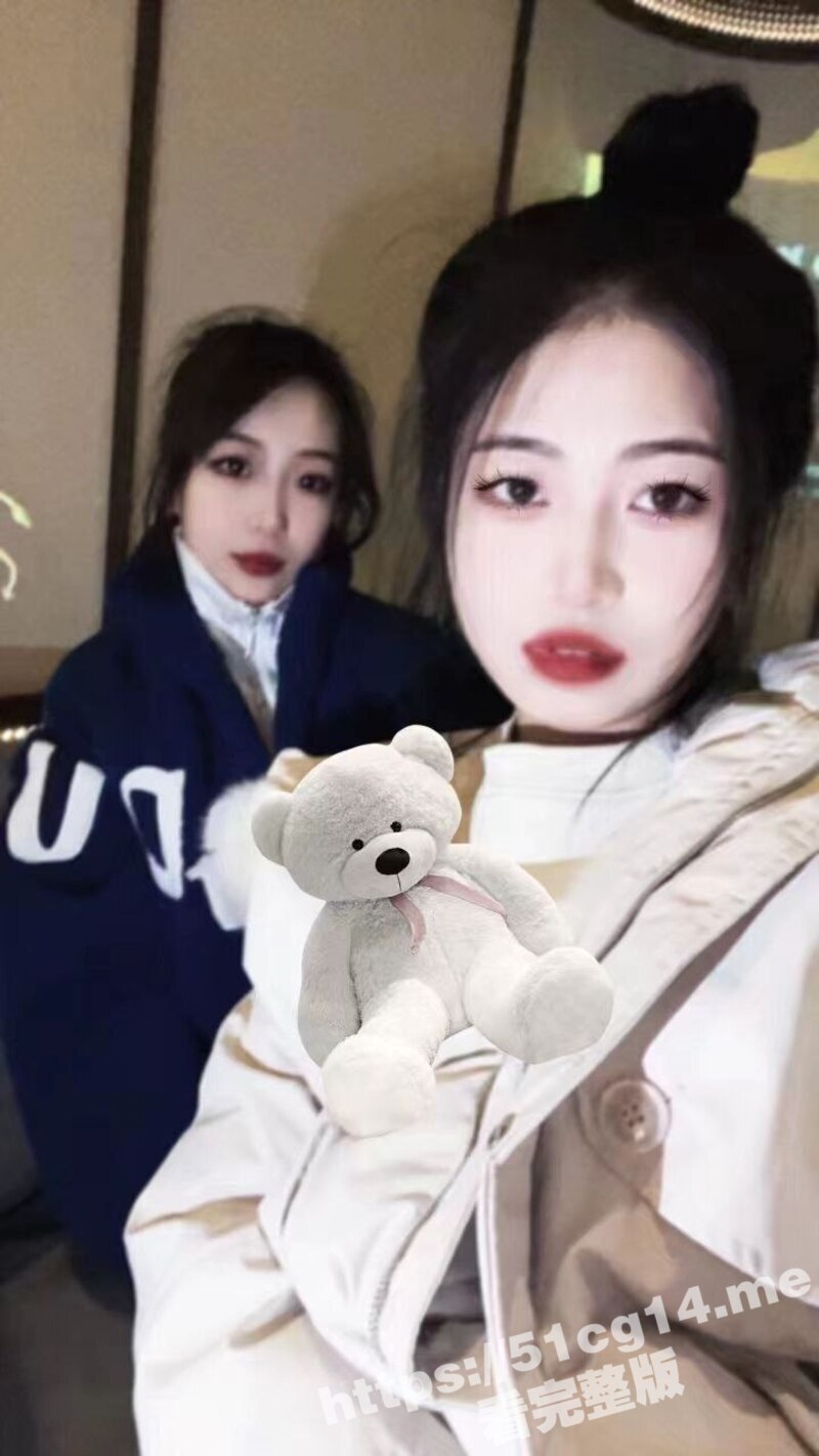 山西高颜值女神 22岁酒吧营销 严圆圆 完美身材的高冷御姐 穿着开档丝袜女上位被插入！