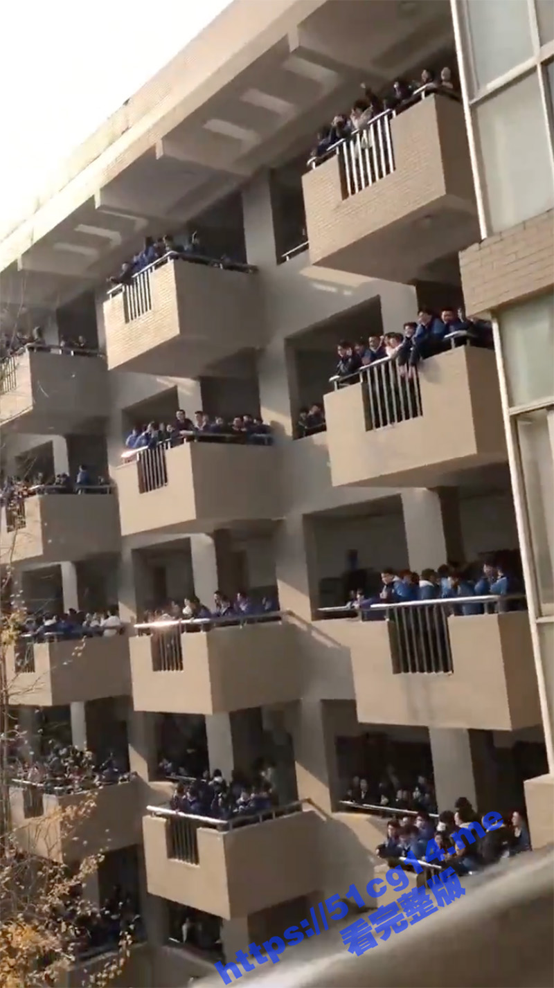 长沙市 某省级示范高中 因为元旦三休问题 爆发了学生抗议活动！