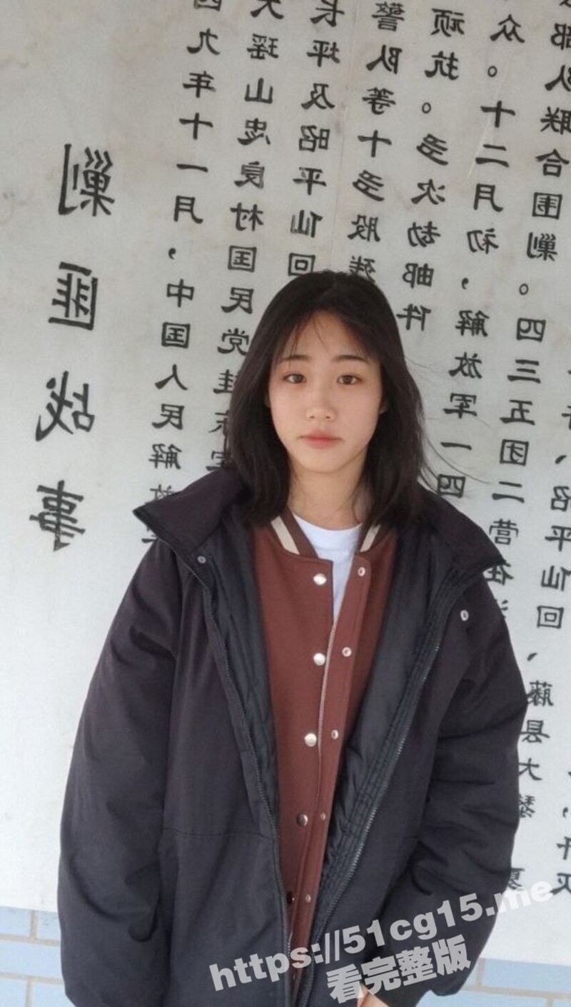台湾清纯学生妹 没想到私下竟如此风骚反差 如此年纪就是一条小母狗 被主人调教 小穴真的好嫩！