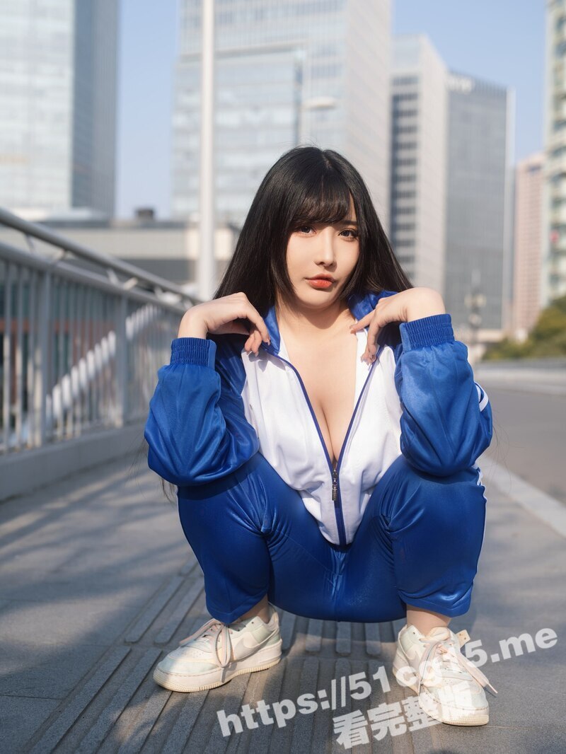 抖音巨乳女网红 金广发的女搭档 糖果果candy下海 大长腿穿着丝袜 对着镜头抠逼 揉奶