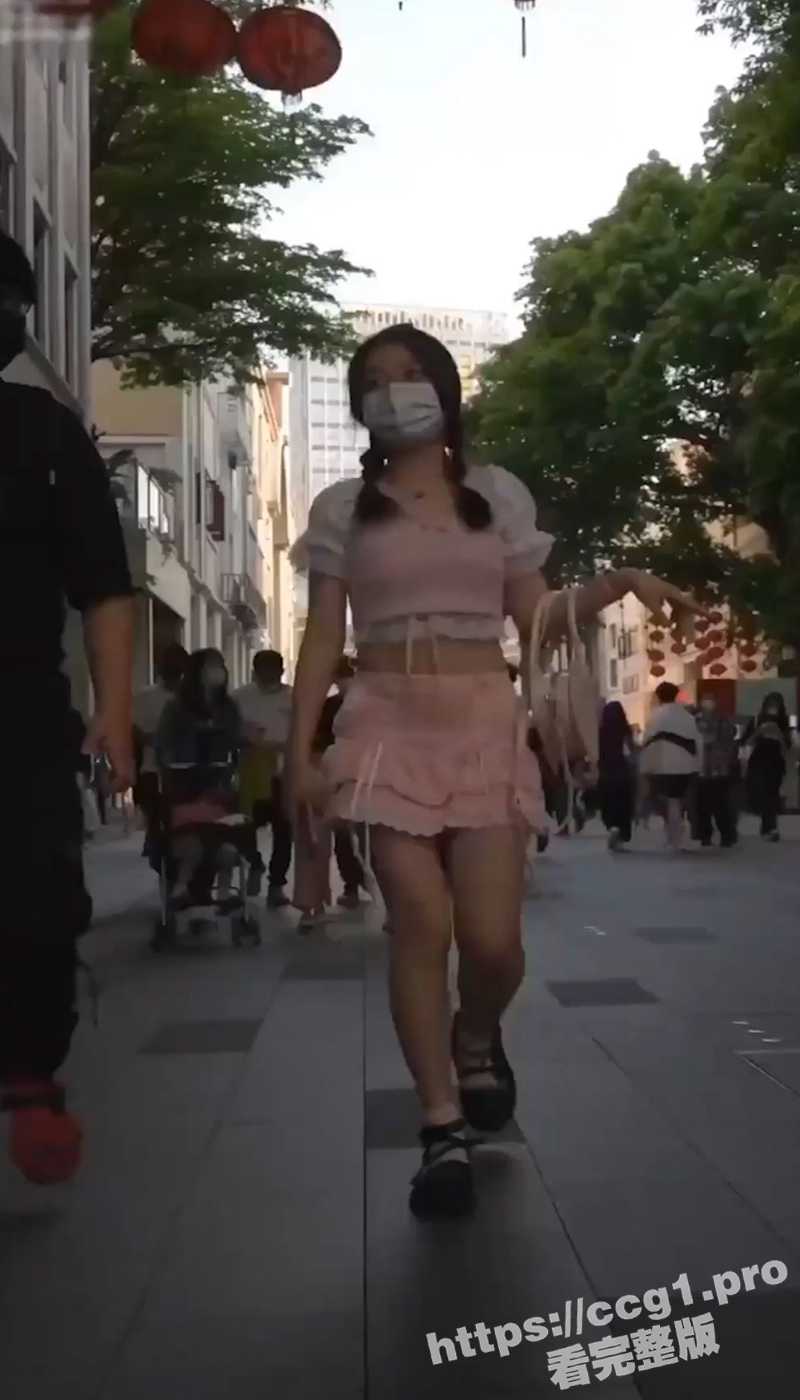 抄底合集 众多高颜值极品身材小姐姐 被偷拍 更有宿舍六姐妹被抄底偷拍 太勇敢了！