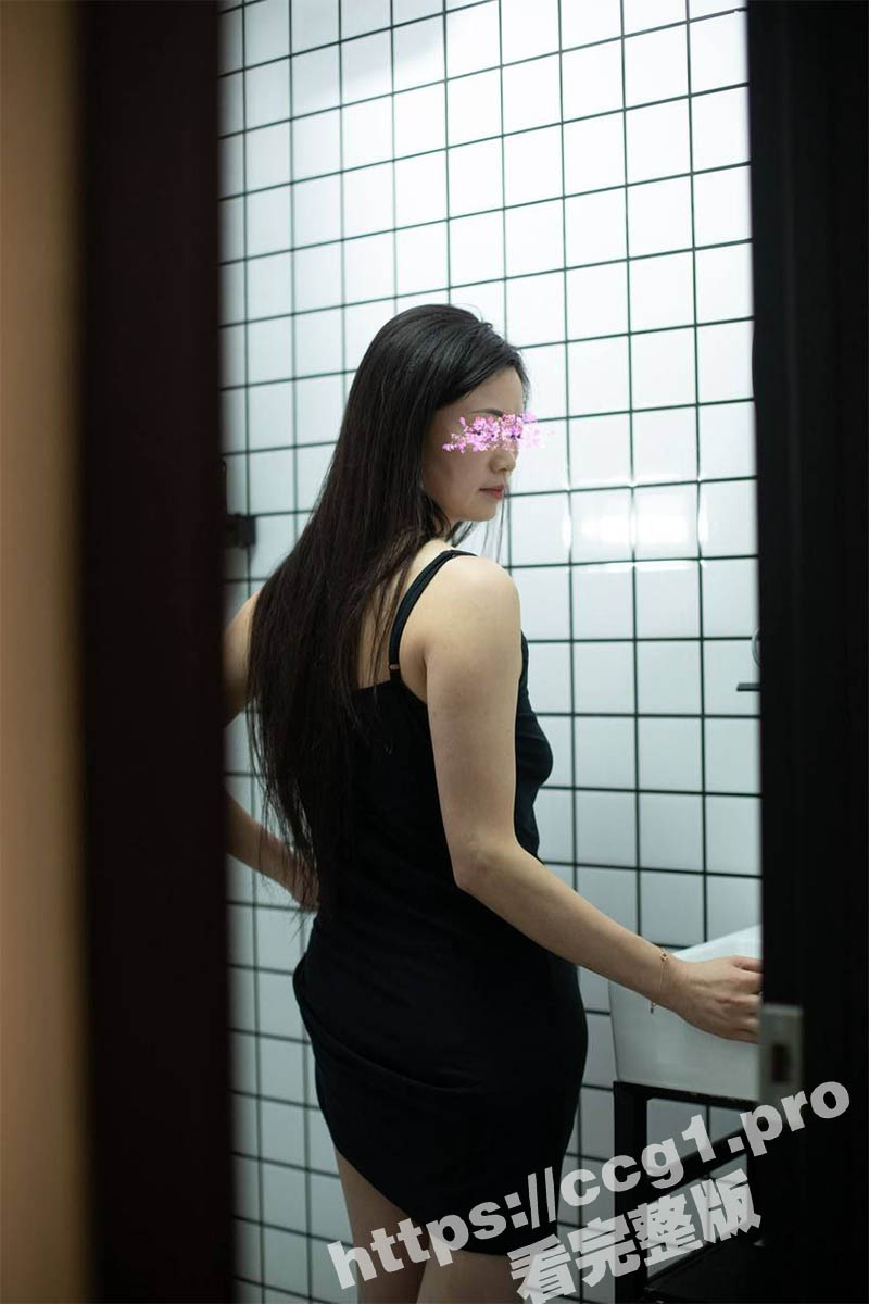 广州外企工程师田妮娜 真是极品淫荡人妻啊 非常有气质的少妇 和同事多次偷情视频流出