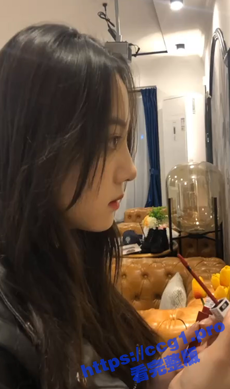 色影大师王动 御用嫩模 侧脸酷似迪丽热巴的颜值美女 捷哥 大尺度私拍流出 完美酮体双人激情全裸秀