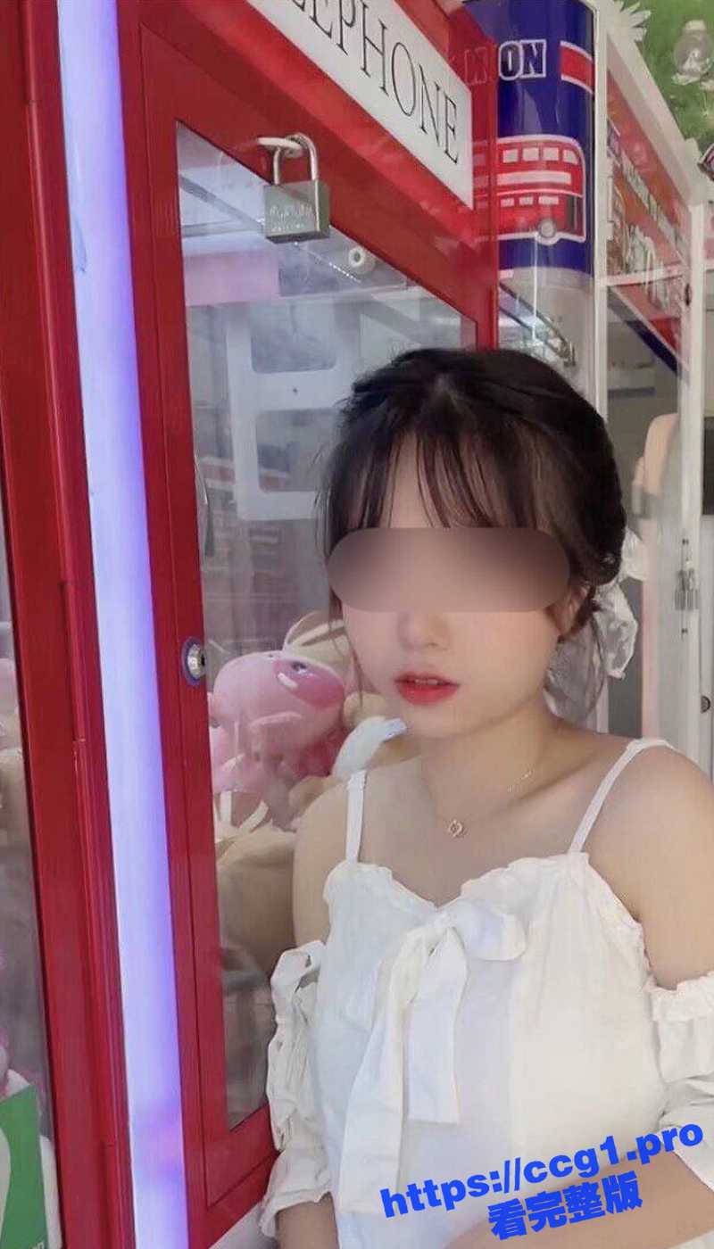 瓜友投稿 05年可爱小萝莉 身穿洛丽塔被爆操 白虎嫩穴超紧实 叫声淫荡！