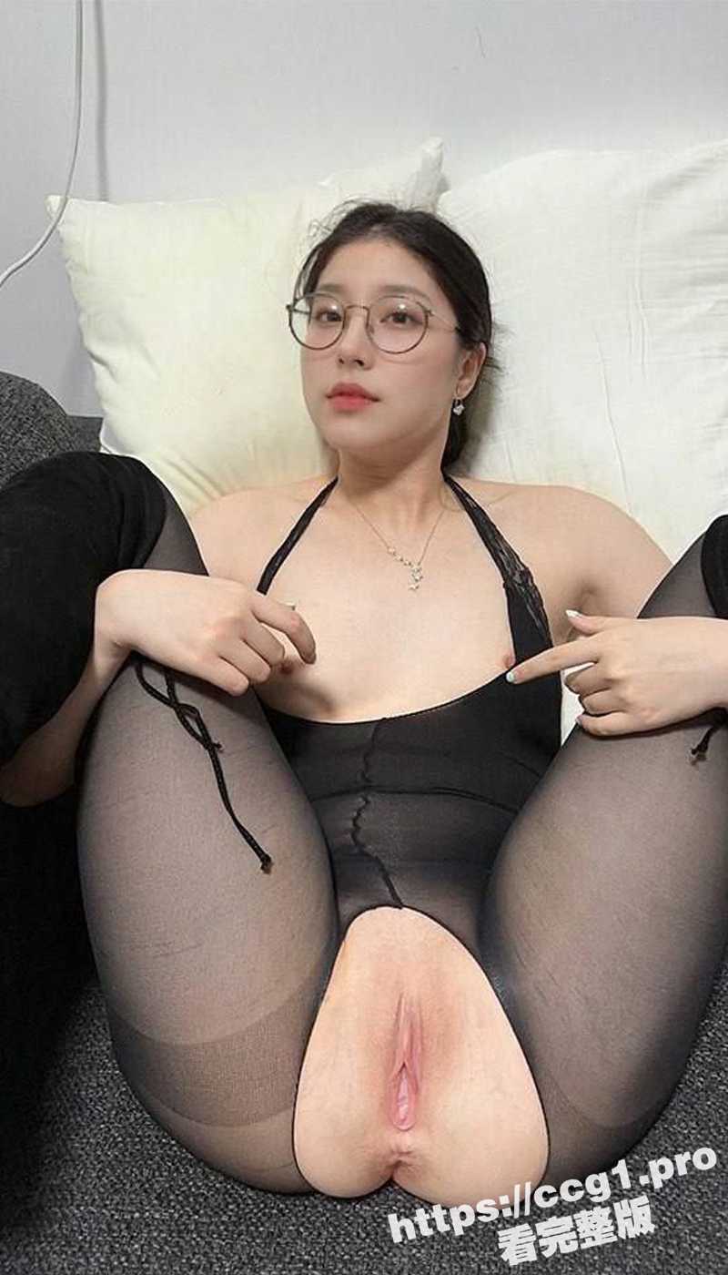 极品反差肥臀人妻 秦嘉倪 泄密流出 这腰臀比 太诱人 超白肥臀坐在上面真是视觉盛宴！