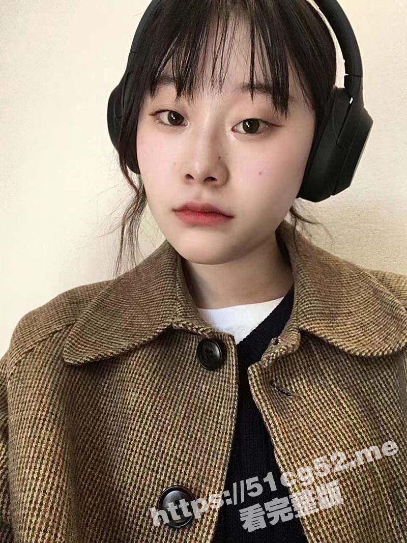 南京医科大学研究生 朱心怡 宿舍露奶自慰勾引网友 翘起大屁被炮友疯狂后入