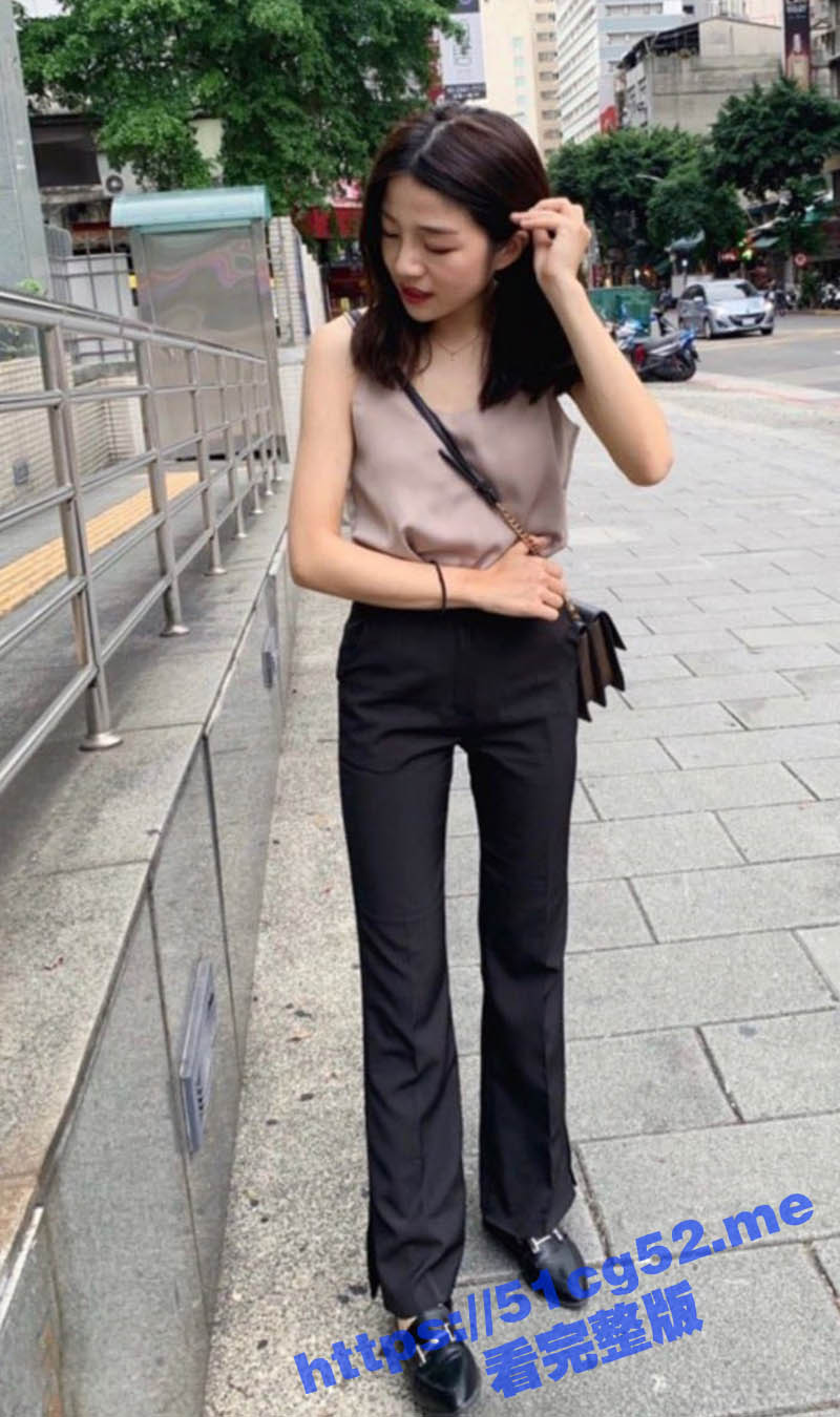 台湾极品情侣开房啪啪 阴毛浓密的短发高颜值台妹被操得下面生疼不让内射 最后搞完用热水洗逼逼缓解