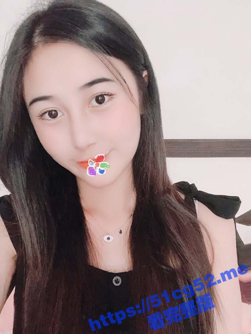 网上认识的99年骚逼女神 颜值绝对极品 不知道有多少舔狗晚上意淫她 到床上却跪在地上汪汪叫