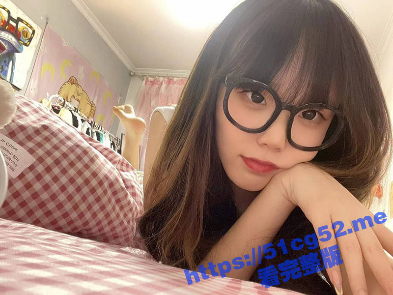 露脸西安母狗女大学生 高颜值极品身材诱惑十足 逆天大长腿蜜桃臀 和金主爸爸口交啪啪视频流出
