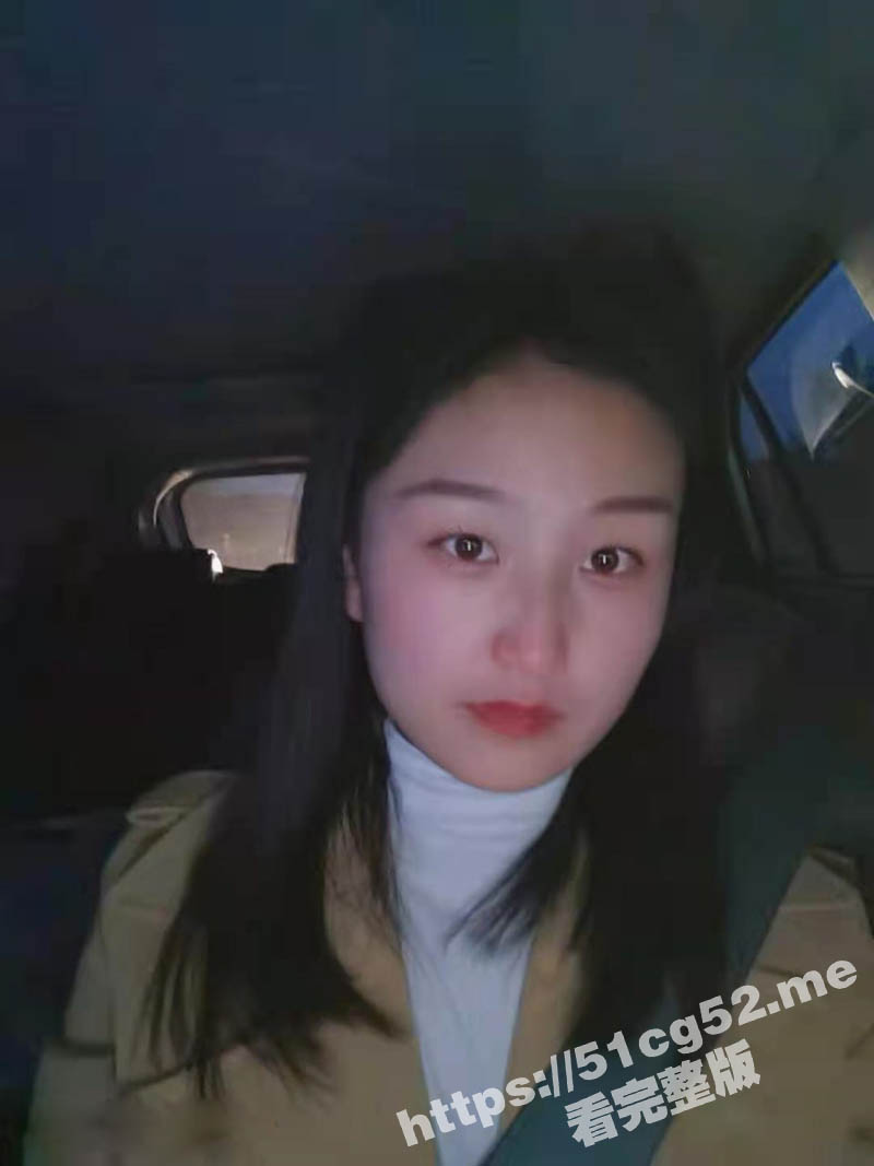 极品美腿反差婊妹子 长相算不上大美女 但妹子的身材是真的顶 被炮友爆操颜射 一脸的不高兴