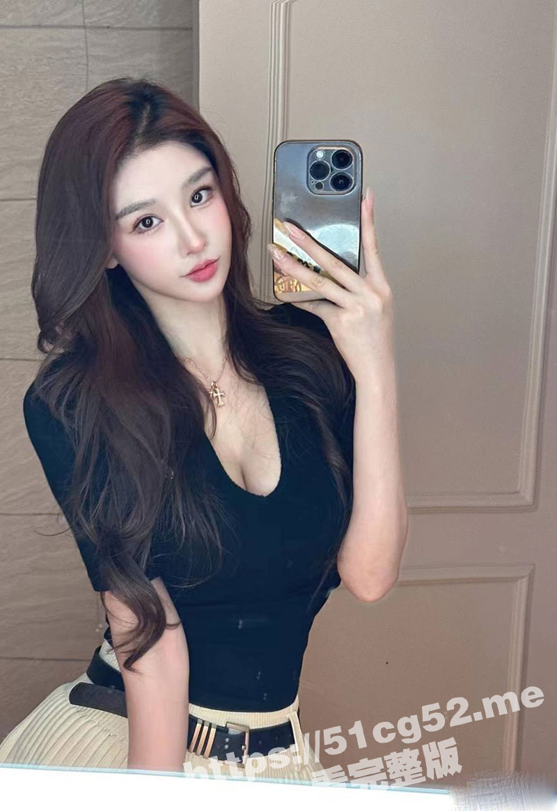 满分颜值的露脸反差女神 邀请富二代粉丝各种线下淫乱聚会！车震3P 母狗属性直接拉满！