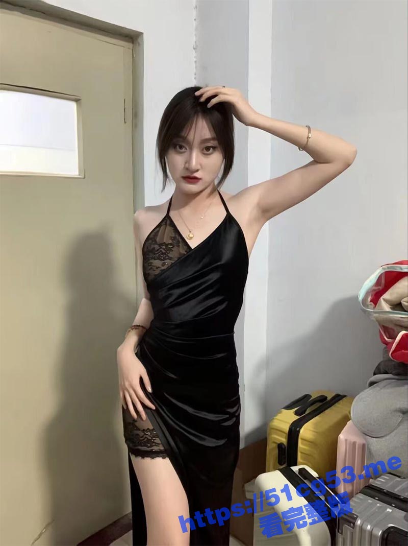 河北邯郸学院大二学妹 李想 长腿性感的反差婊 一天同时约炮多人 出了名的校园公交车