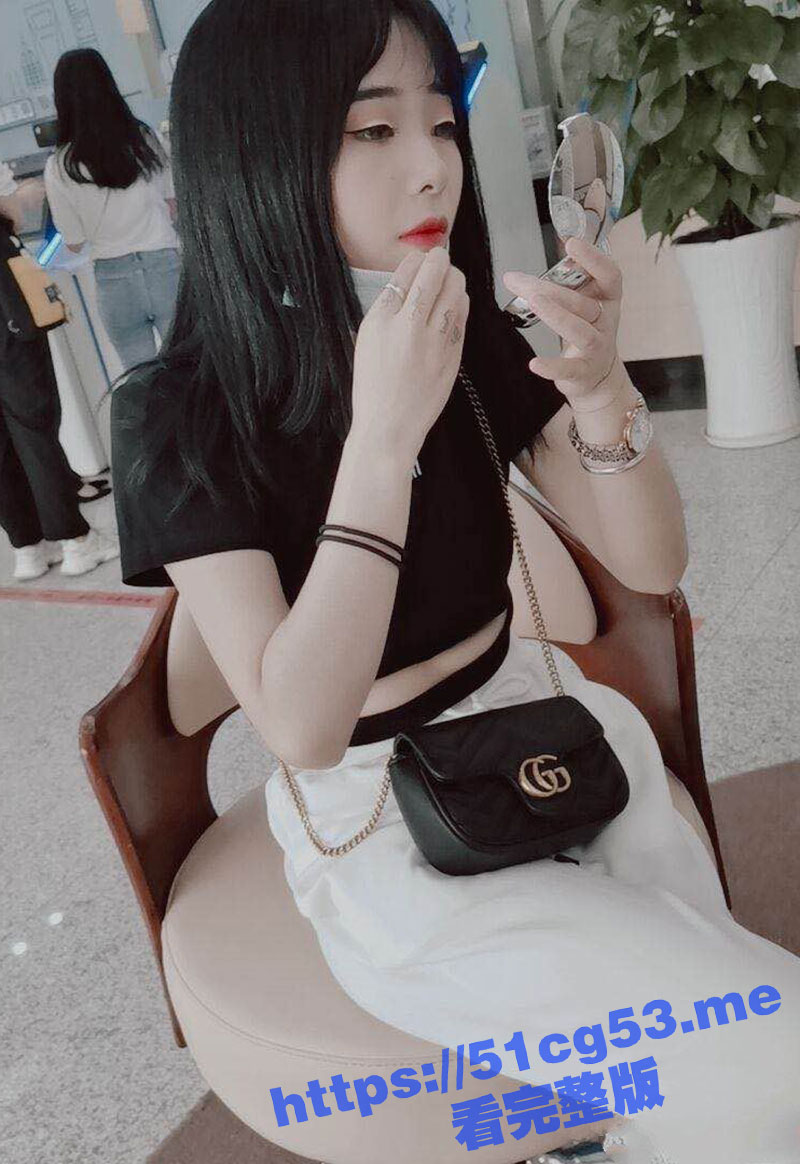 红发小淫女年纪不大逼却漆黑如墨！桀骜不驯的她被男友操到翻白眼 秒变乖乖女！