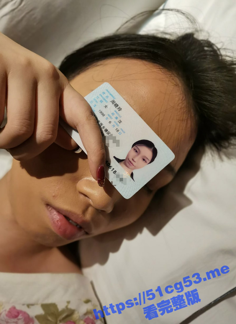 真实迷奸！变态家长下药迷奸自己儿子的暑假补习班老师周晓玲 带到酒店刮阴毛淋尿 扩张阴道玩弄
