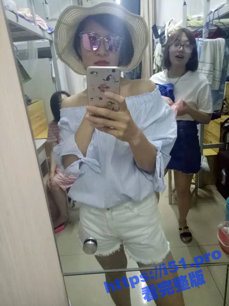 济南29岁骚妻 史美华 表面是公司文员 私下却是老公的小母狗 家中跟老公拍小视频 结果被老公分享流出