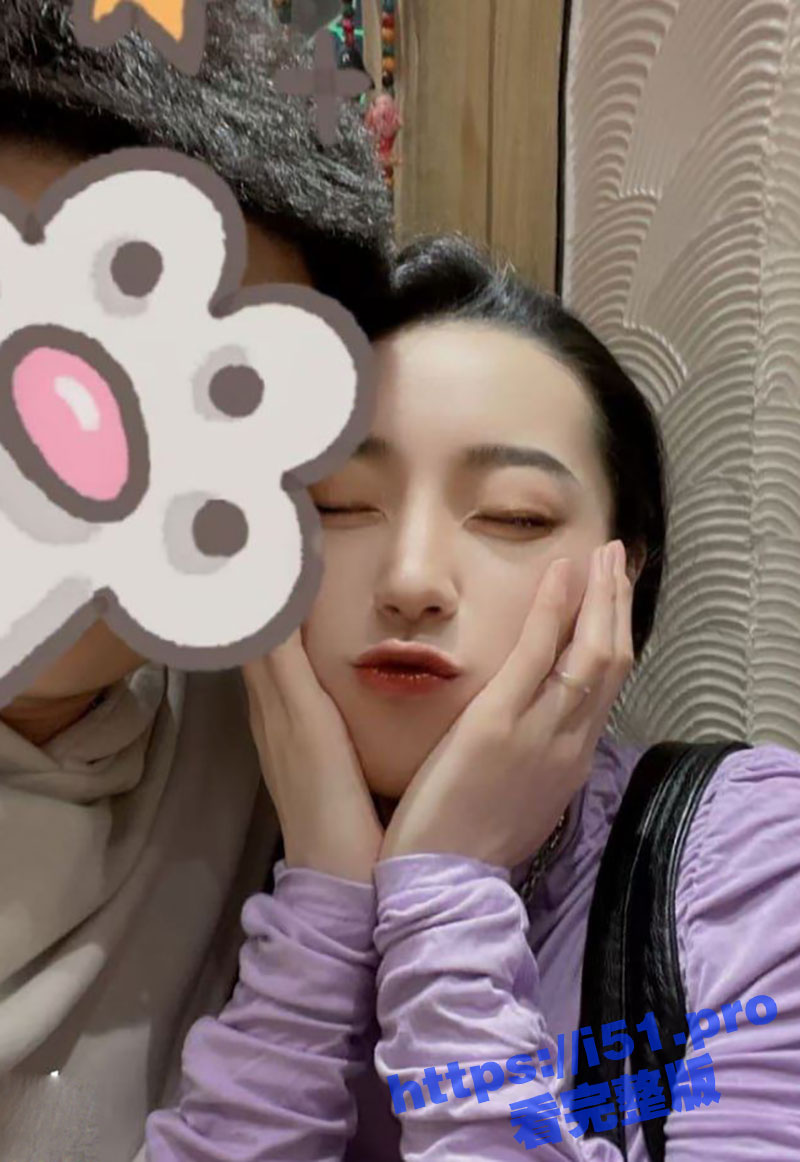 微博高颜值网红 一只小年糕呀 大长腿反差女神与男友恋爱期间拍的性爱视频曝光流出！
