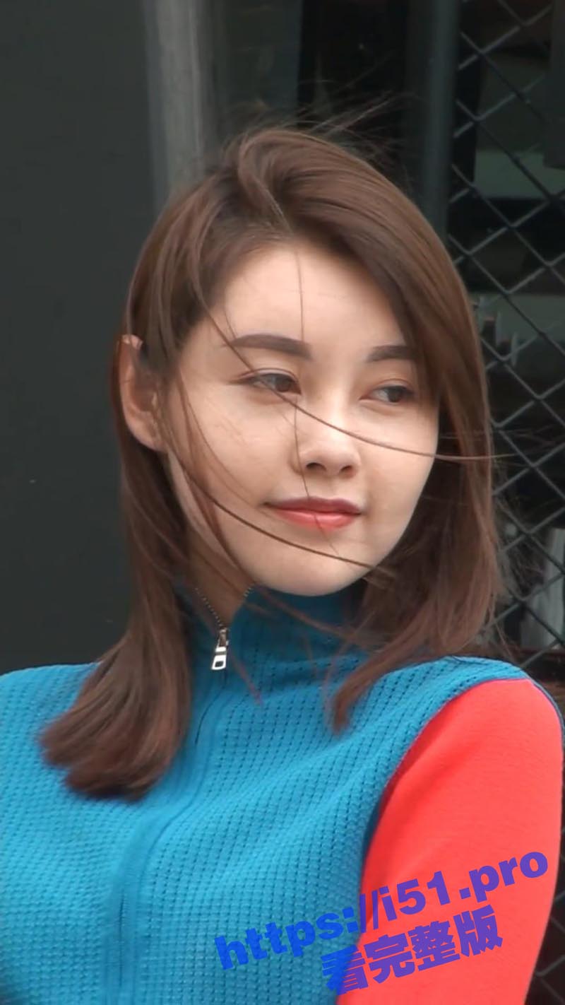 大神街边偷拍抄底 美女如云的大街上 极限偷拍气质美女裙下风光 丁字裤骚内 超正美女BB露出来一半