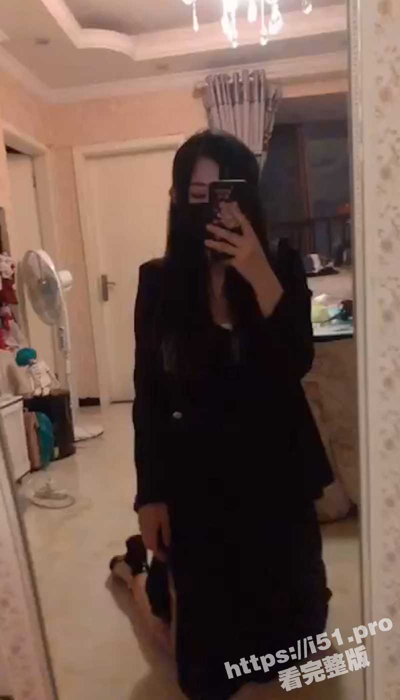 重庆大屁股Coser妹 只要帮忙还花呗就可以每周陪金主一次 梨型身材超诱人 对镜啪啪超诱人！